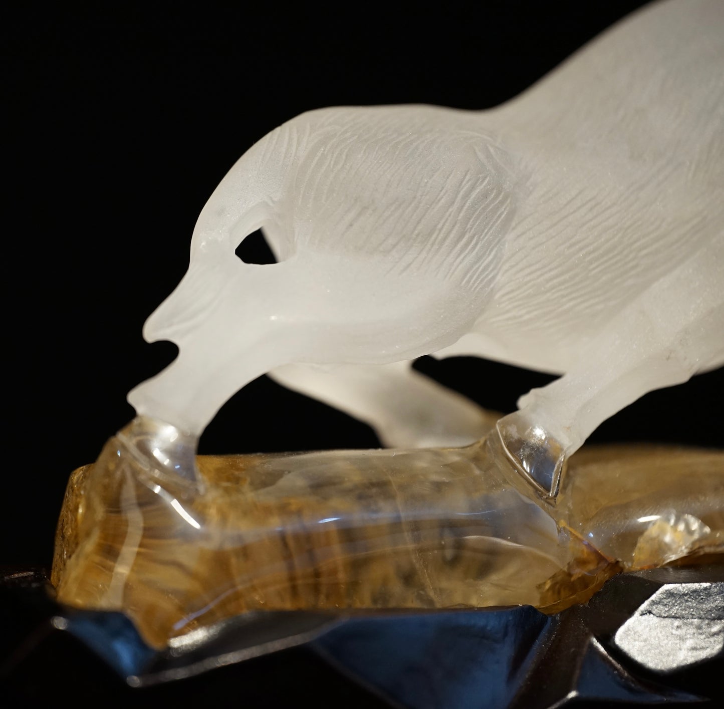 Bullish spirit - White crystal bull ornaments