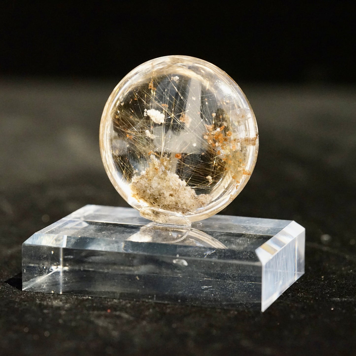 幽靈穿金髮擺件