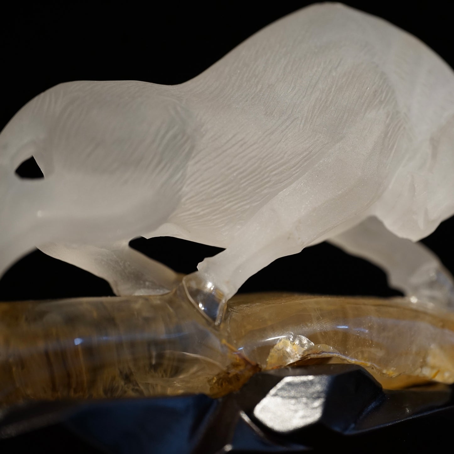 Bullish spirit - White crystal bull ornaments