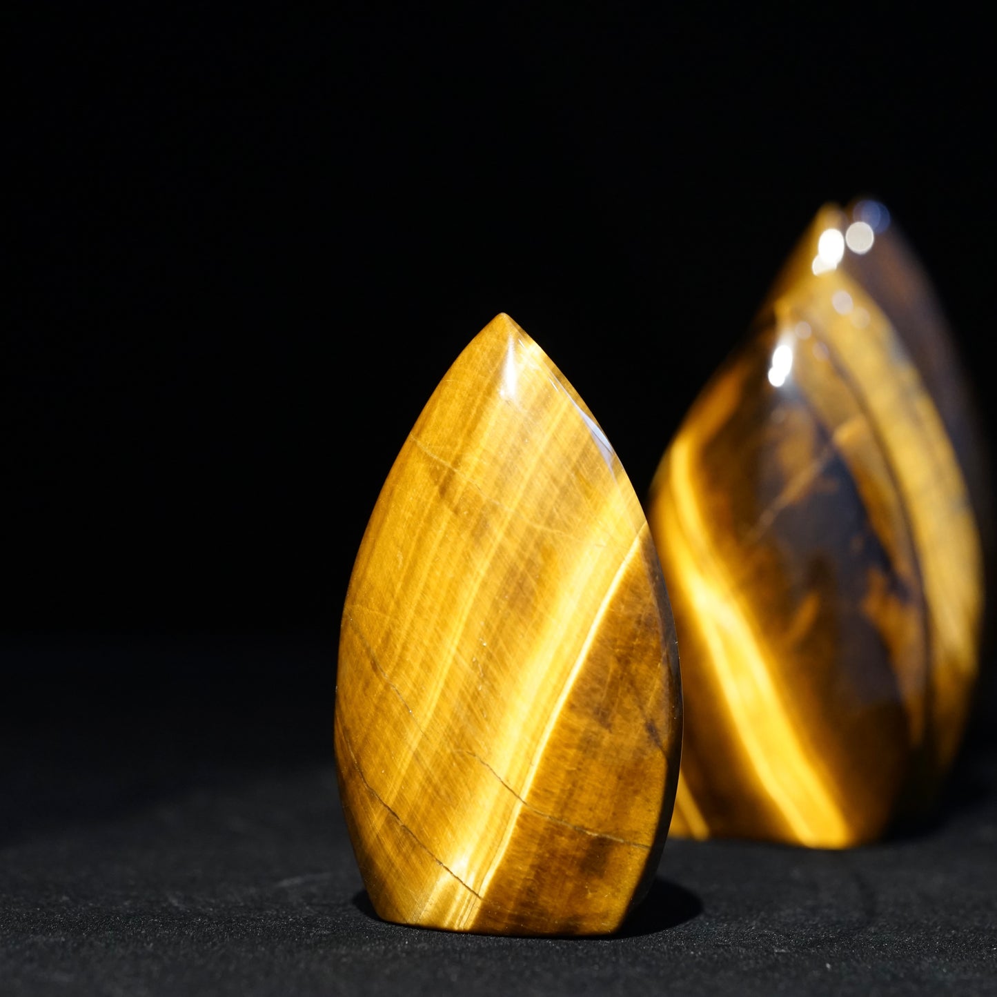 Yellow tiger eye hand play