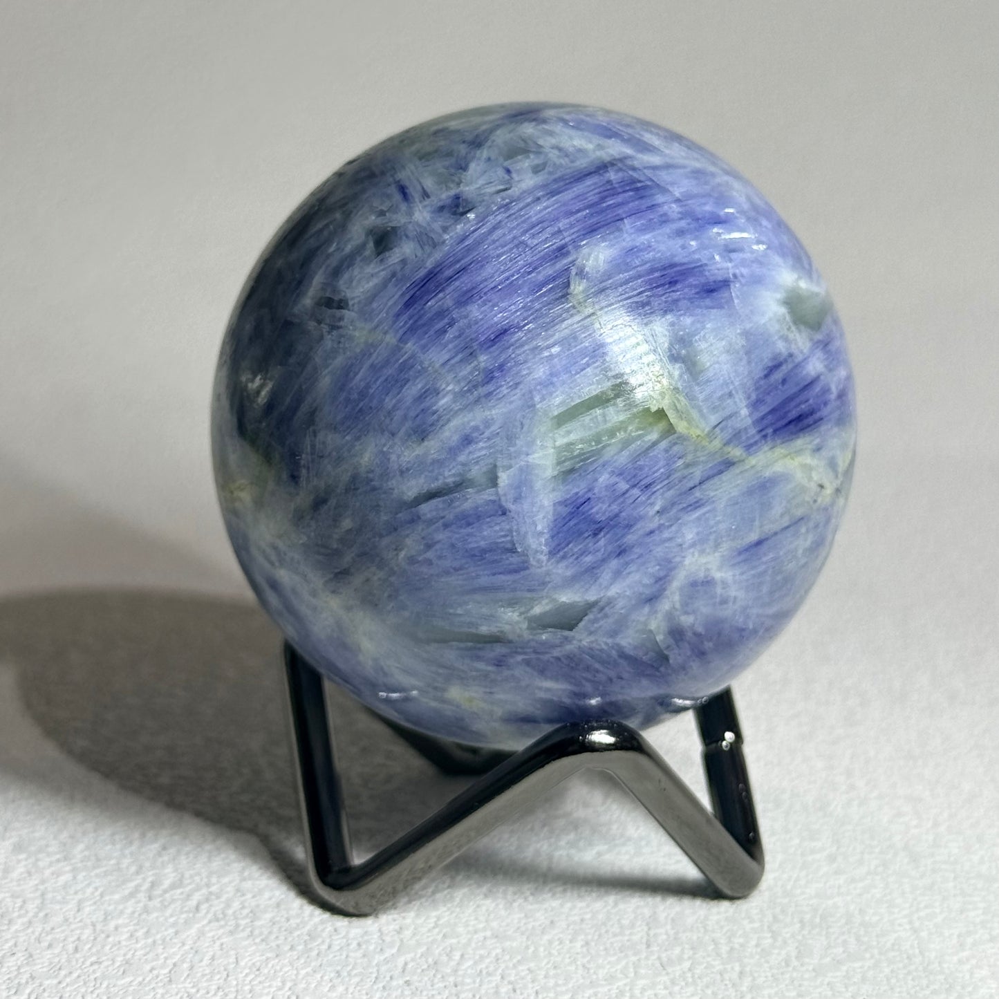 藍晶石球|天然水晶球|Kyanite Sphere|穩定情緒・提升溝通・淨化磁場