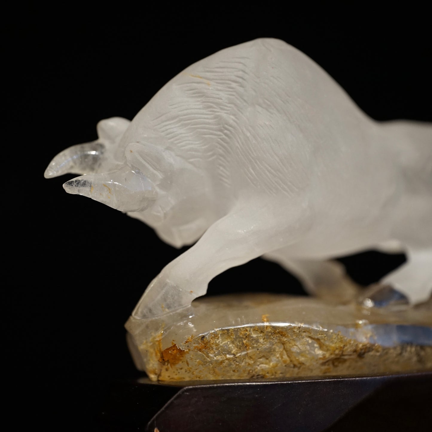 Bullish spirit - White crystal bull ornaments