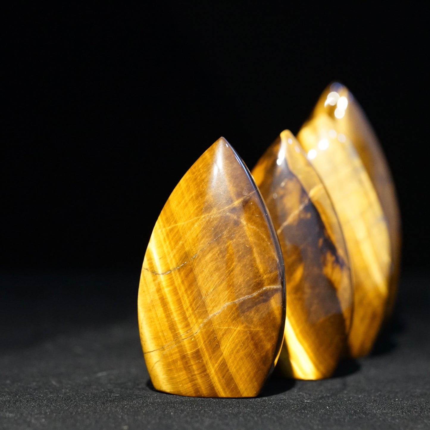 Yellow tiger eye hand play
