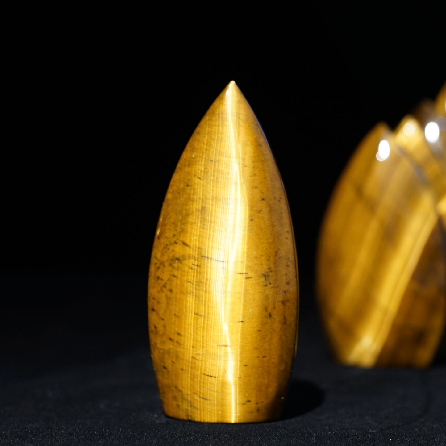 Yellow tiger eye hand play