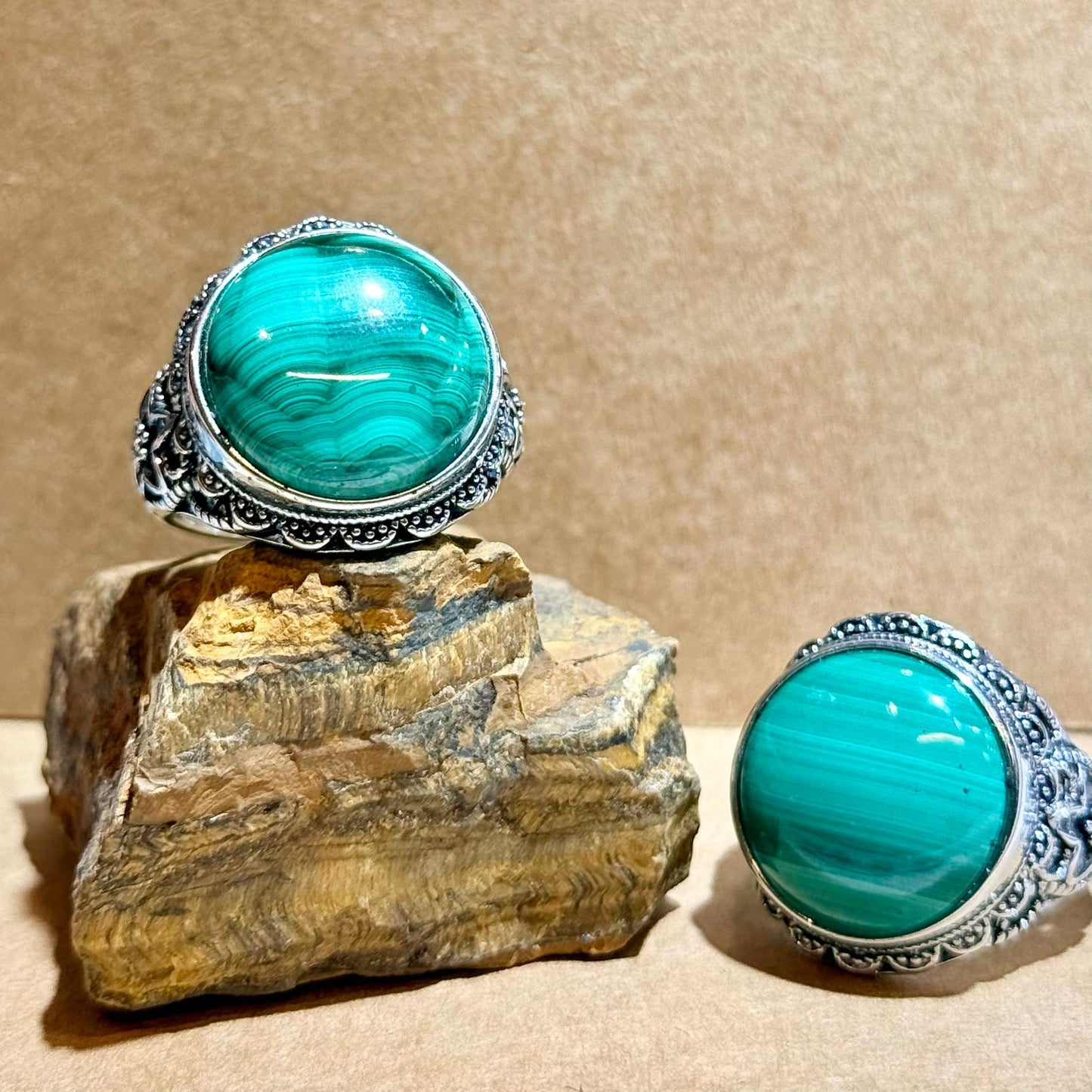 孔雀石大戒面圓形復古托戒指|天然水晶礦石戒指|Malachite Vintage Ring|轉化負能・招財守護・平衡心緒・提升魅力