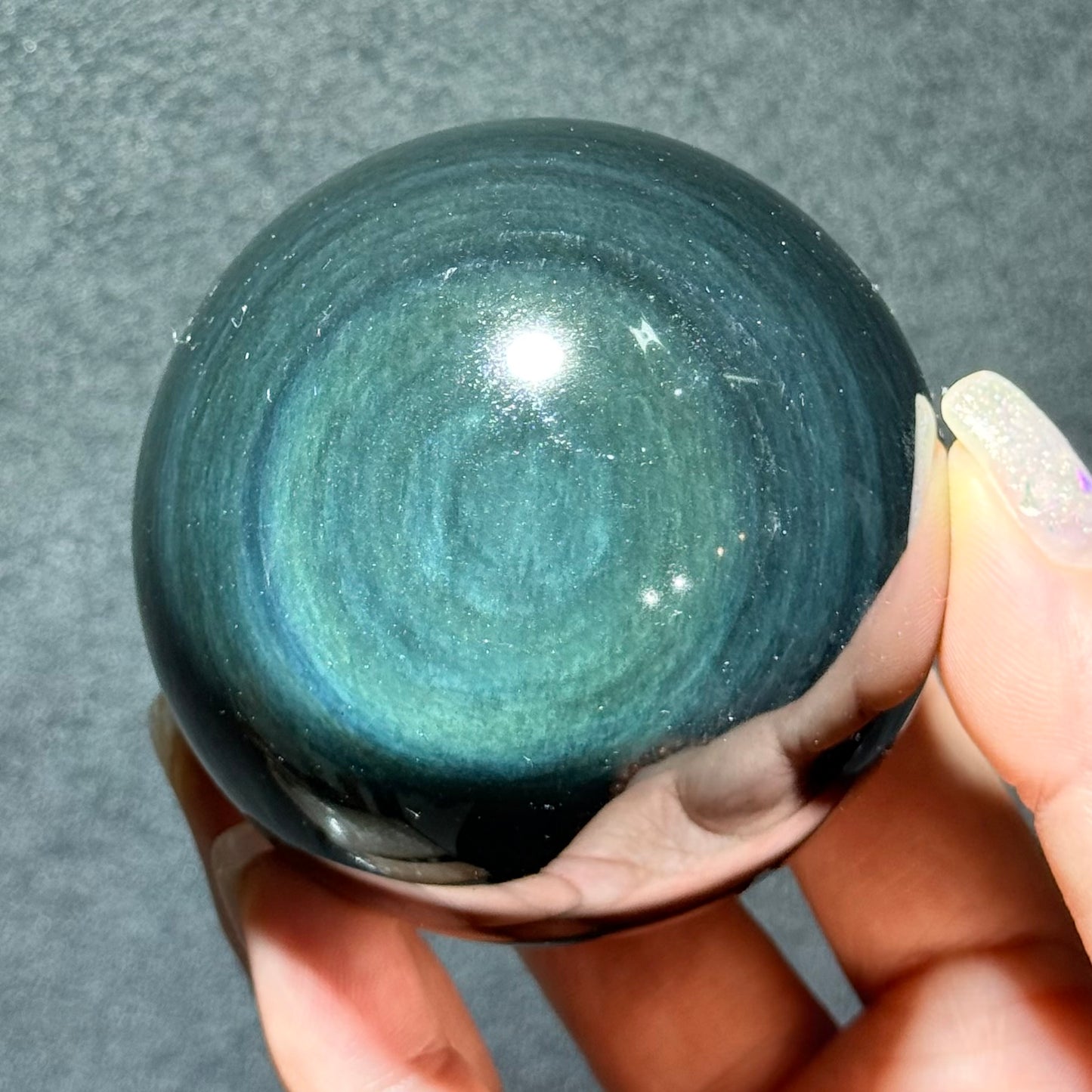 收藏級罕見強藍光貓眼彩曜石球|墨西哥天然彩曜石能量球|Velvet Blue Cat’s Eye Rainbow Obsidian Sphere from Mexico|穩定情緒・吸附負能量・守護空間