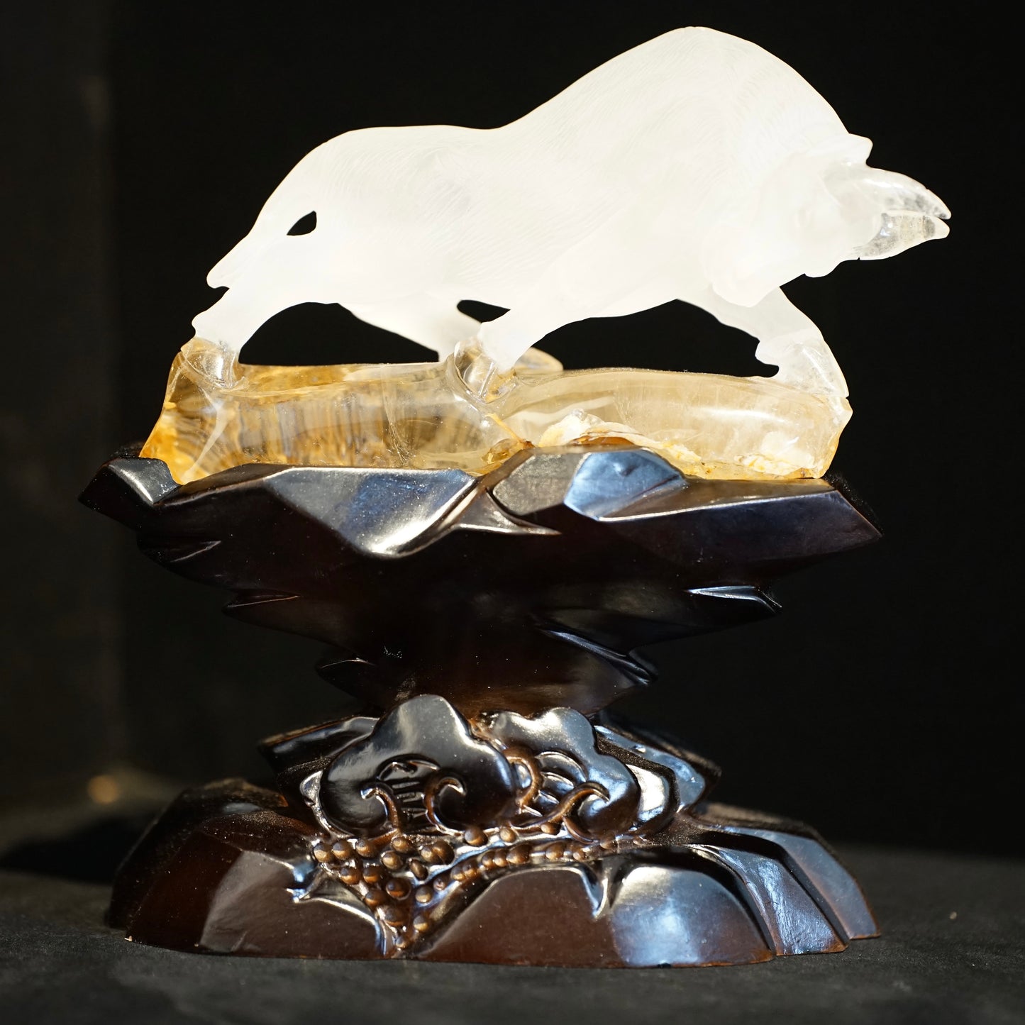 Bullish spirit - White crystal bull ornaments