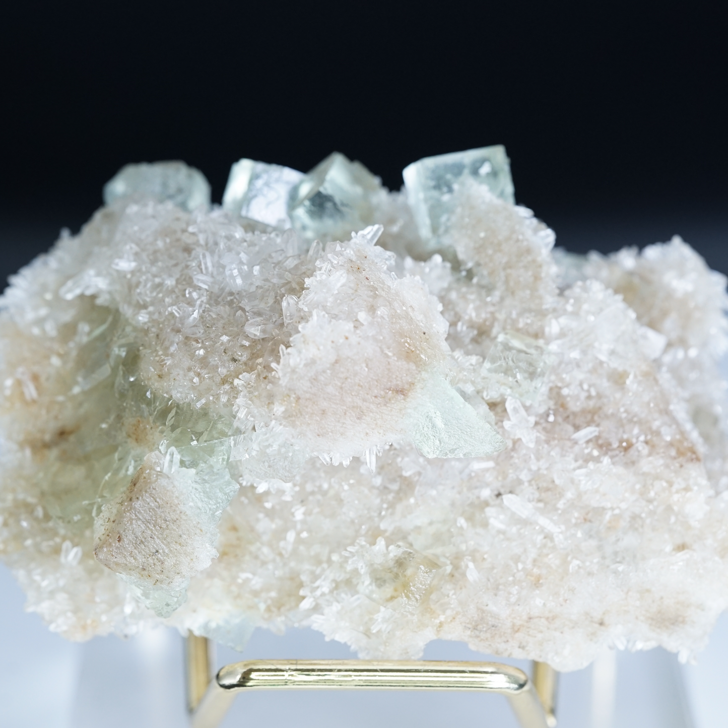 Fluorite crystal symbiotic mineral mark