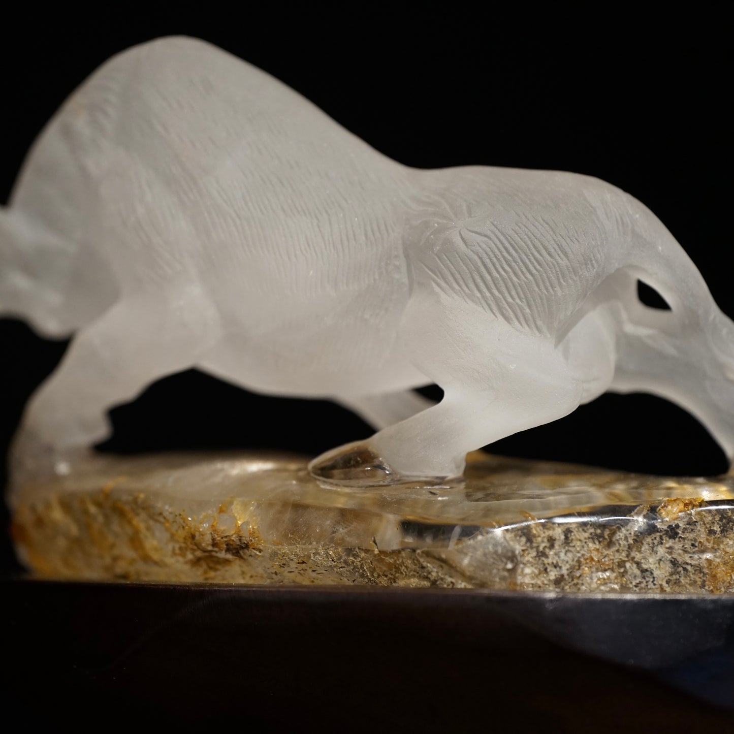 Bullish spirit - White crystal bull ornaments