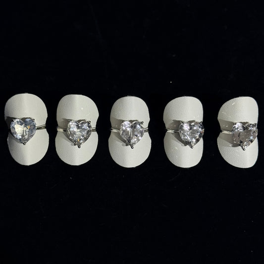 White crystal heart-shaped three-prong ring