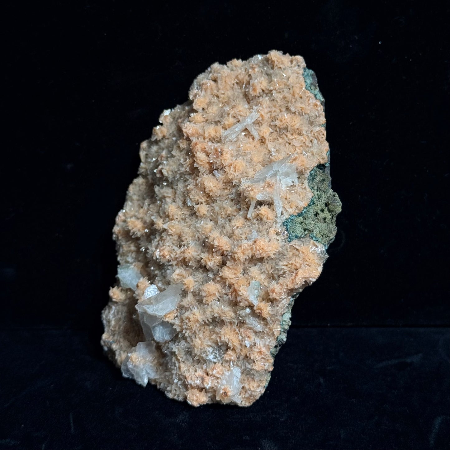 魚眼石粉底沸石共生