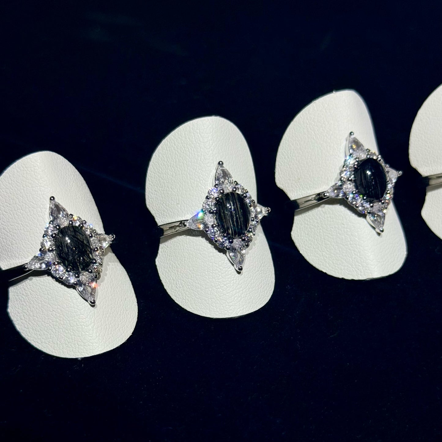 黑髮晶戒指 - A 款