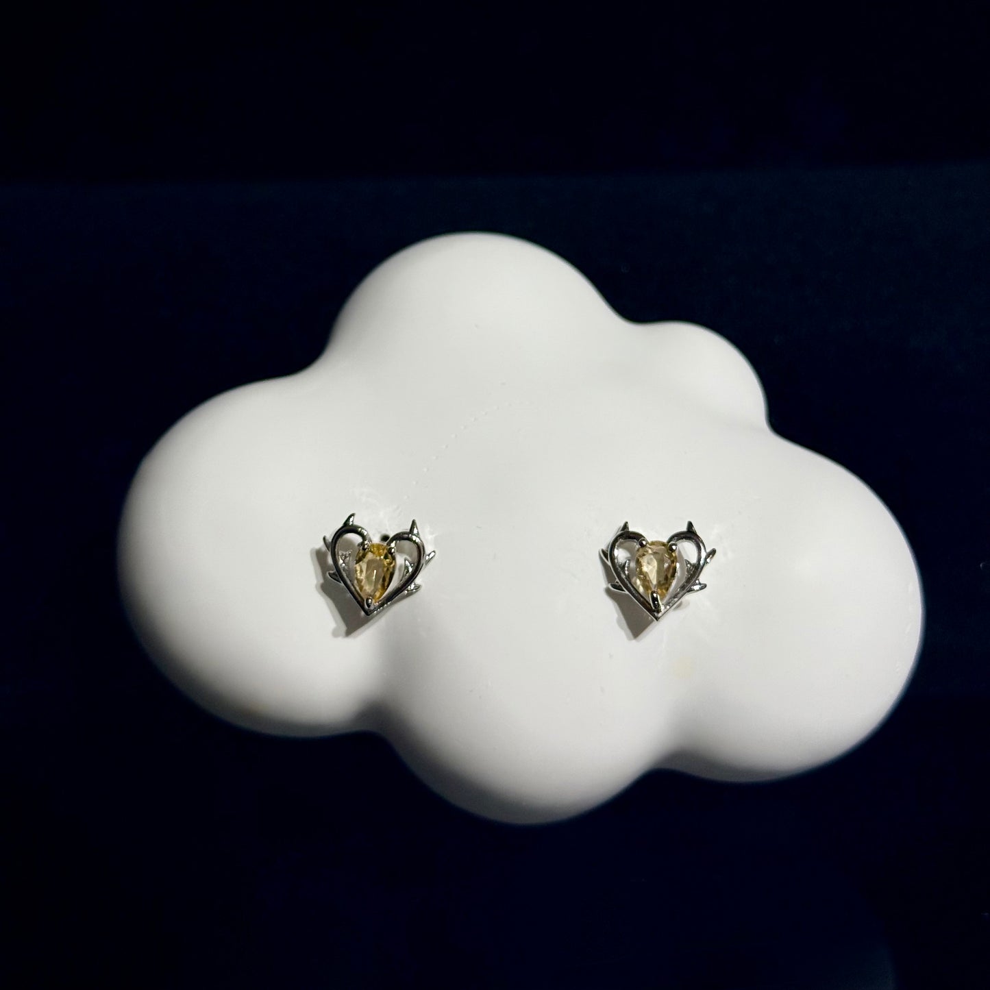 黃水晶心心耳環 - 純銀防敏感耳針