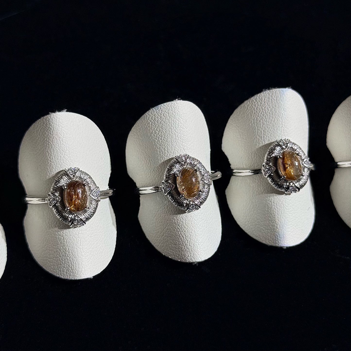 金髮晶橢圓形白銅戒指|天然水晶戒指|Golden Rutilated Quartz Oval Ring|招財旺運・增強自信・守護能量場