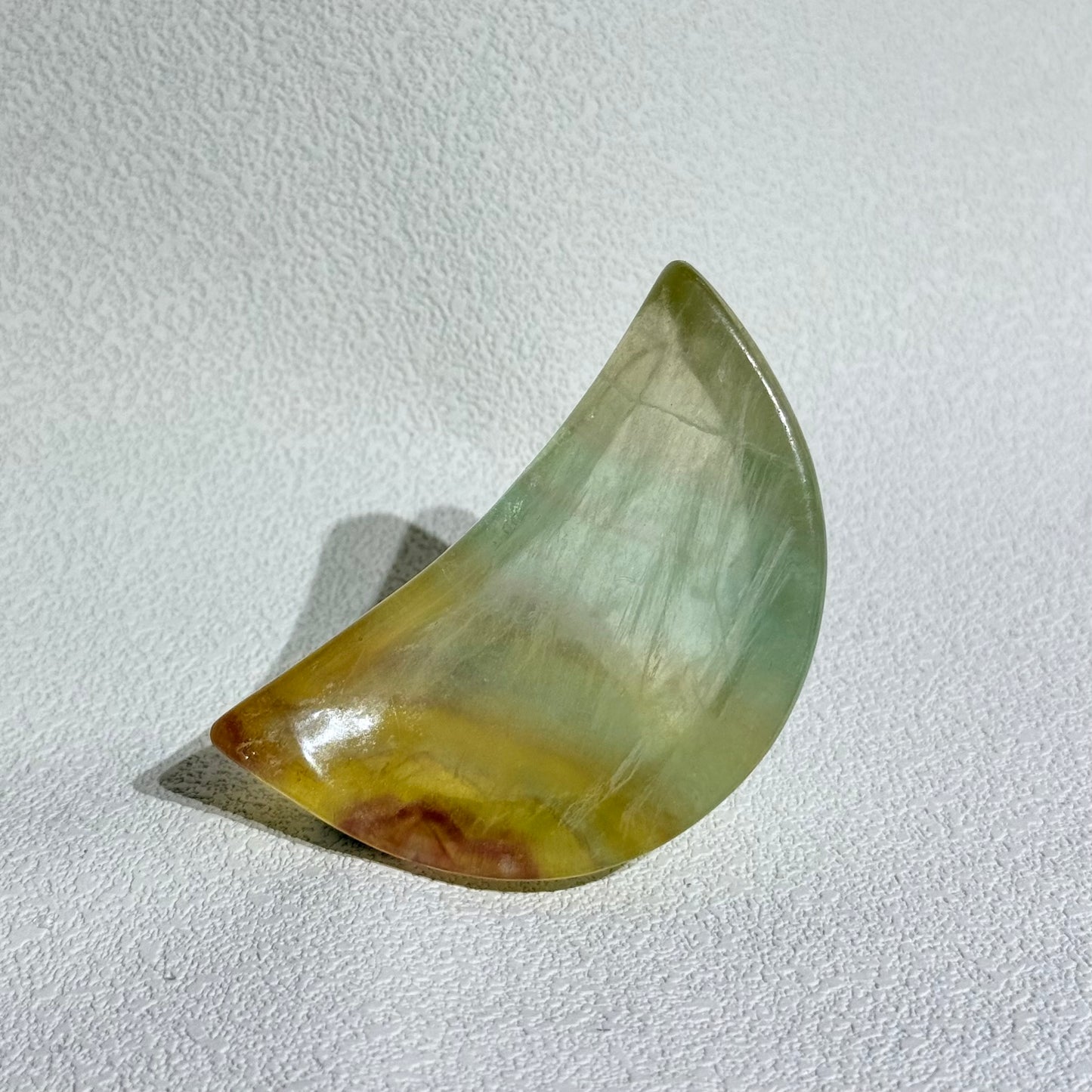 半月型千層螢石碟|天然水晶消磁碟|Rainbow Fluorite Half‑Moon Dish|淨化能量・提升專注・情緒平衡