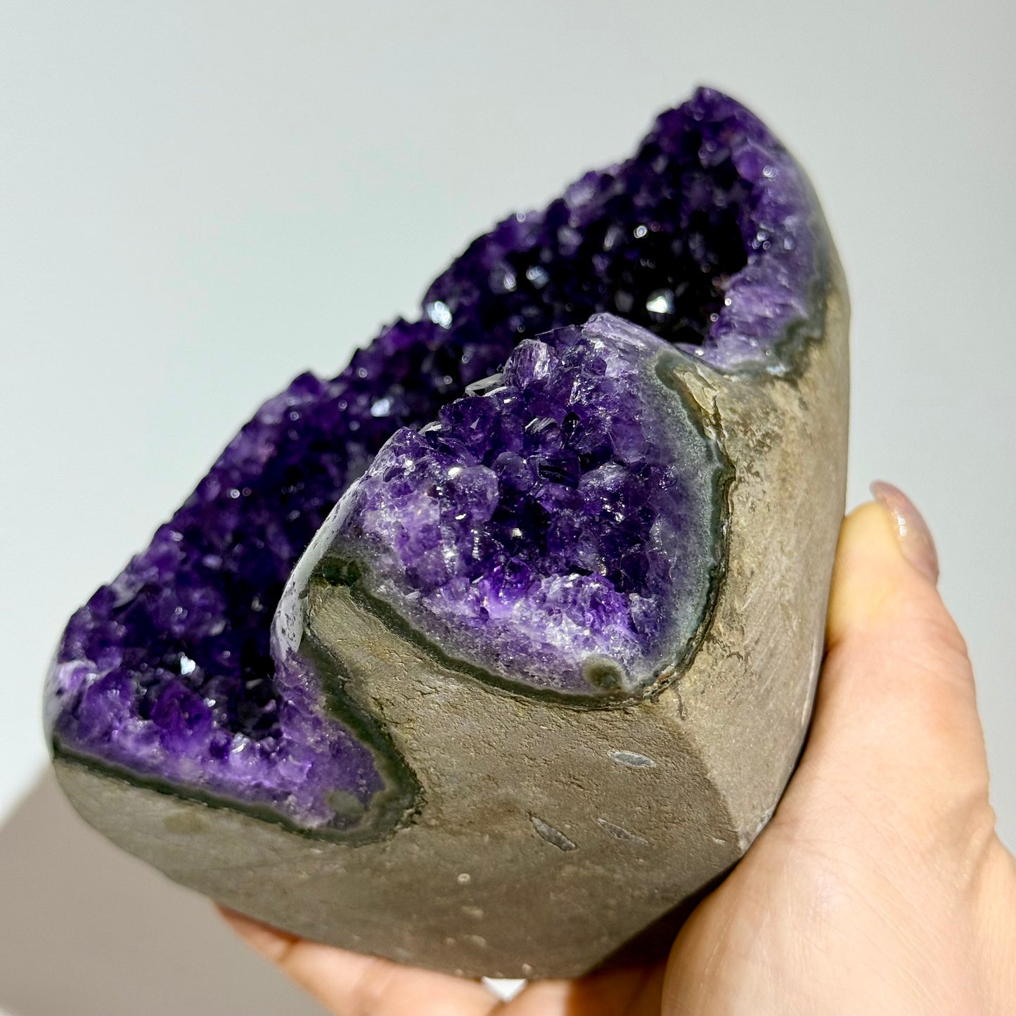 烏拉圭山形紫水晶陣|天然紫晶鎮擺件|Uruguay Amethyst Mountain Cluster|鎮宅聚財・靠山事業・安神助眠