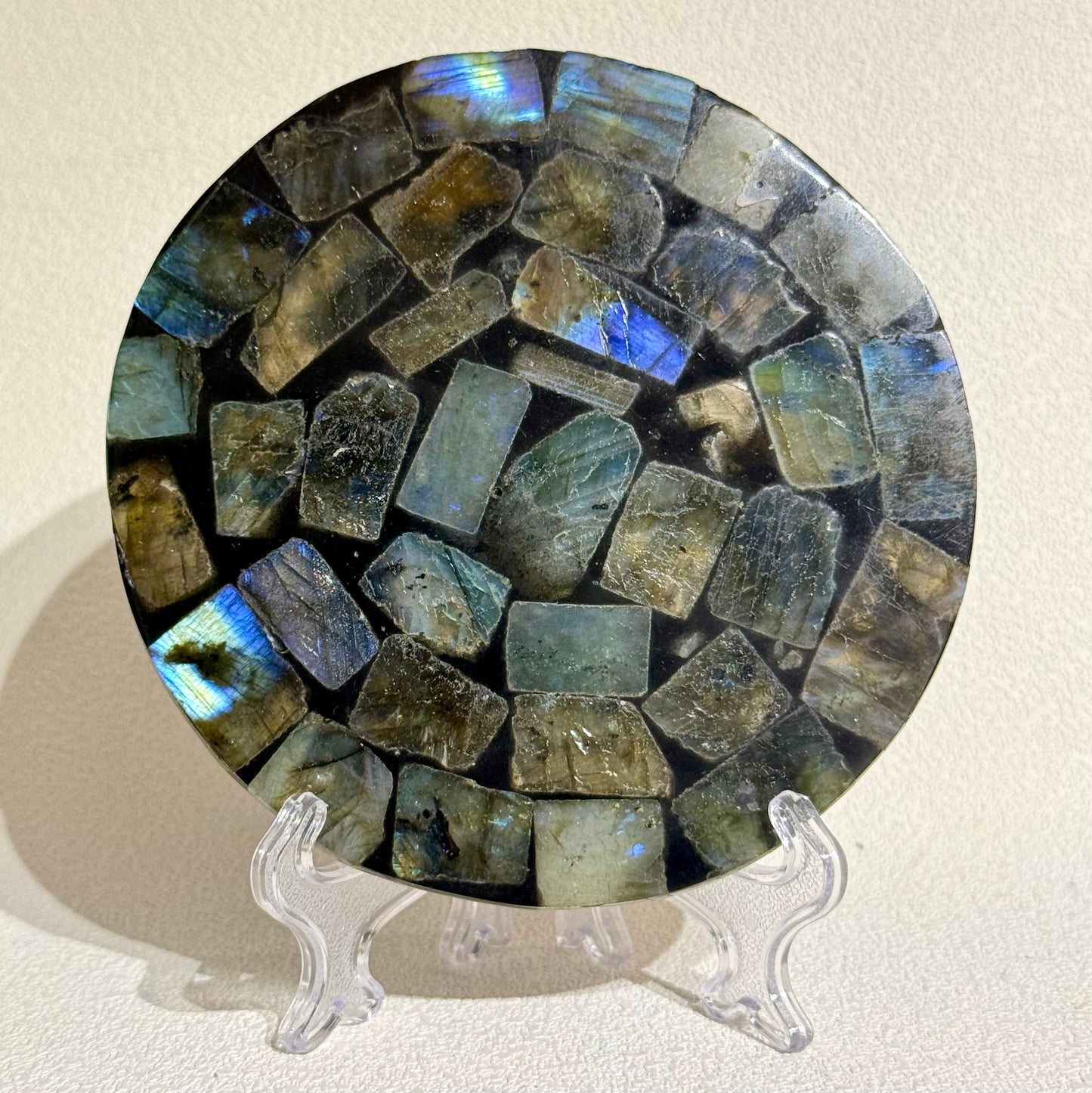 拉長石圓形拼花杯墊 - 11cm|天然水晶馬賽克杯墊|Labradorite Mosaic Coaster|靈性保護・直覺提升・能量淨化・桌面點綴