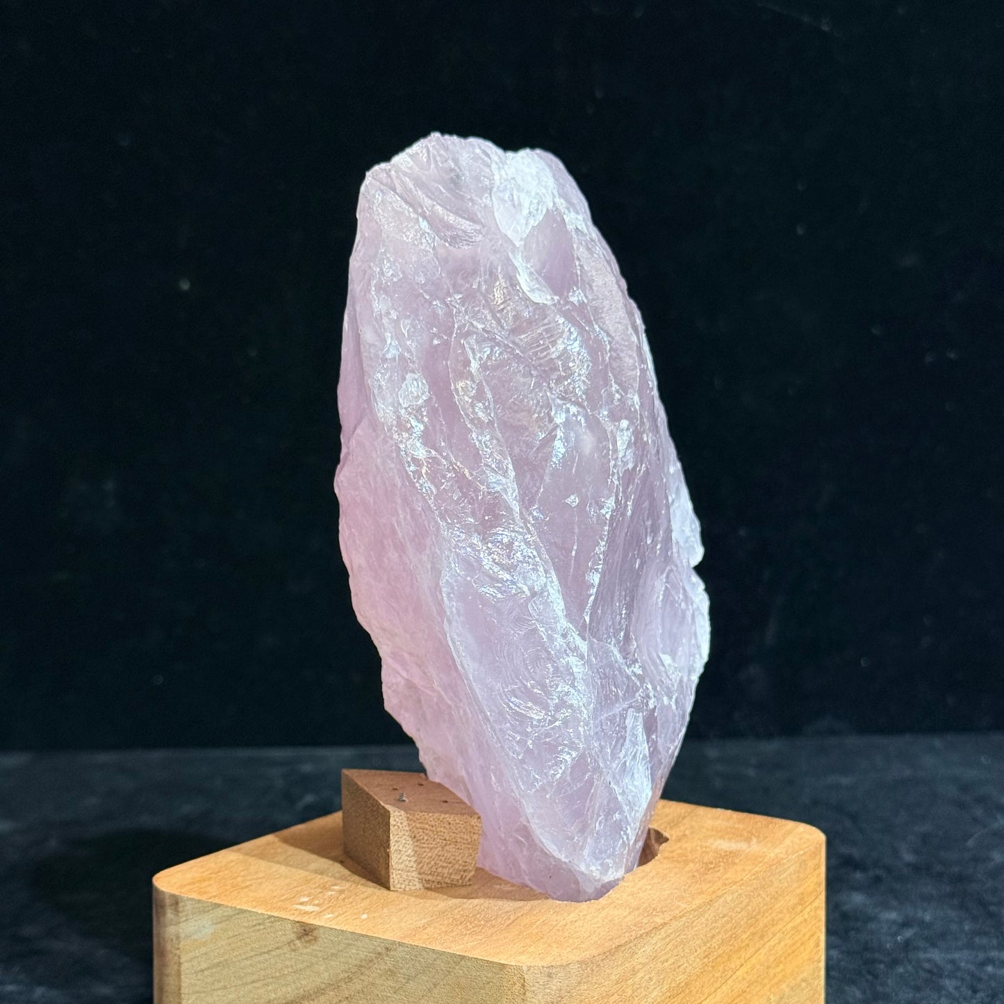 莫桑比克粉水晶原石擺件|天然水晶原石|Mozambique Rose Quartz Raw Crystal|深邃蜜糖粉・愛情之石・自我療癒與高頻桃花能量