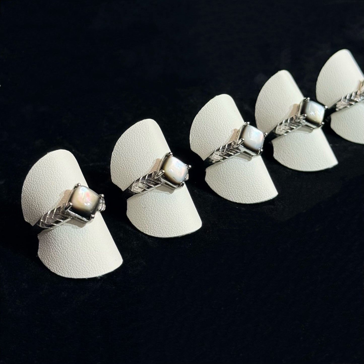 Black mother-of-pearl ring