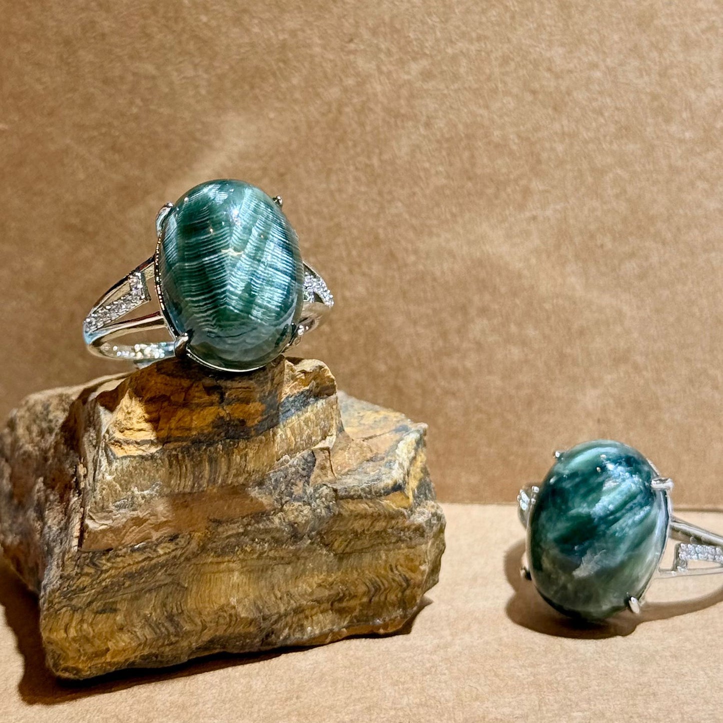 綠龍晶橢圓形戒指|天然水晶礦石戒指|Seraphinite Oval Ring|療癒心輪・招正財貴人・穩定情緒・提升創造力