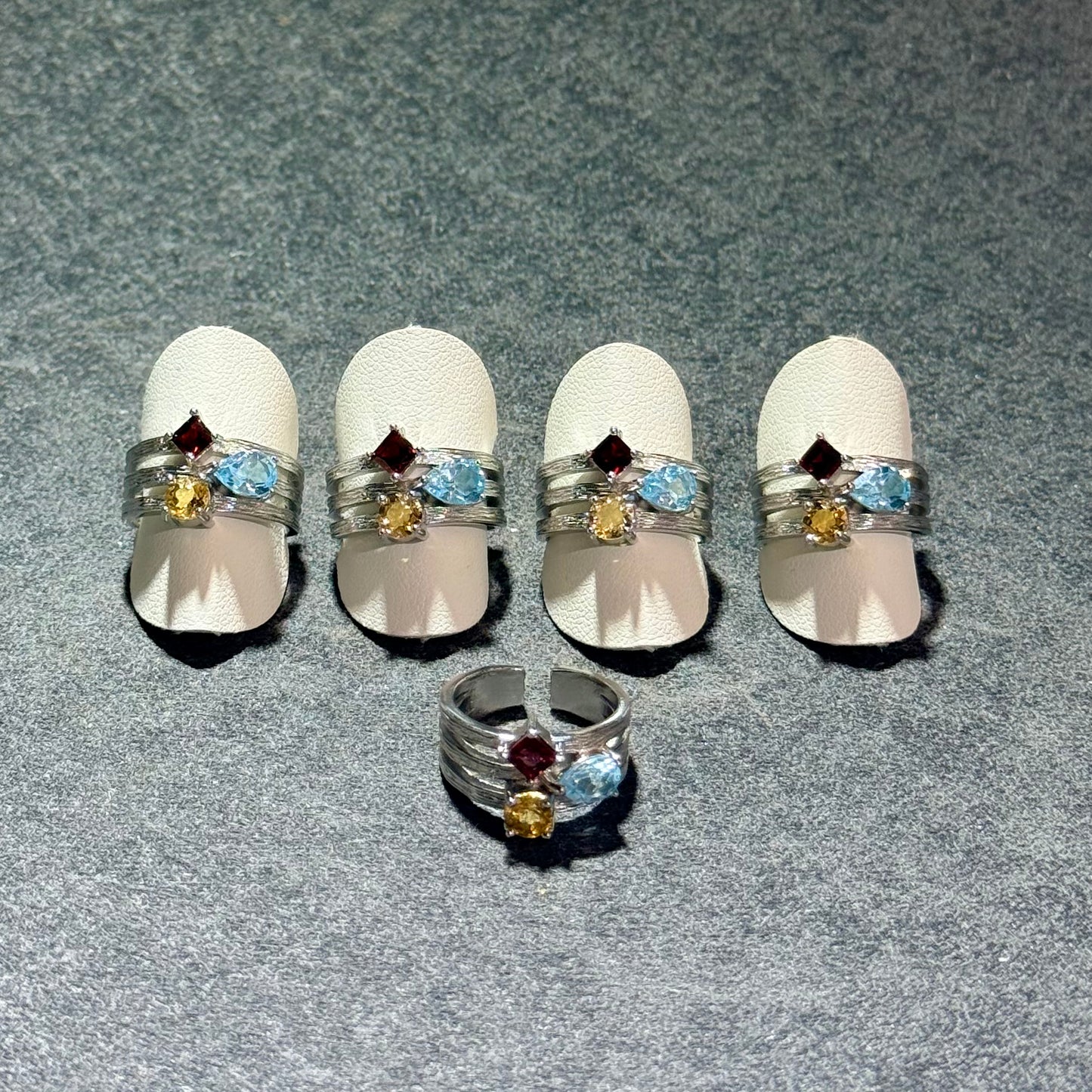 多寶（石榴石、藍托帕石、黃水晶）鈦鋼戒指