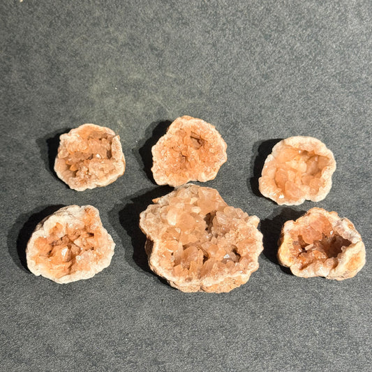 阿根廷粉晶洞｜天然粉紫晶晶洞擺件｜Pink Amethyst Geode｜招桃花・療癒情緒・提升人緣 (大)