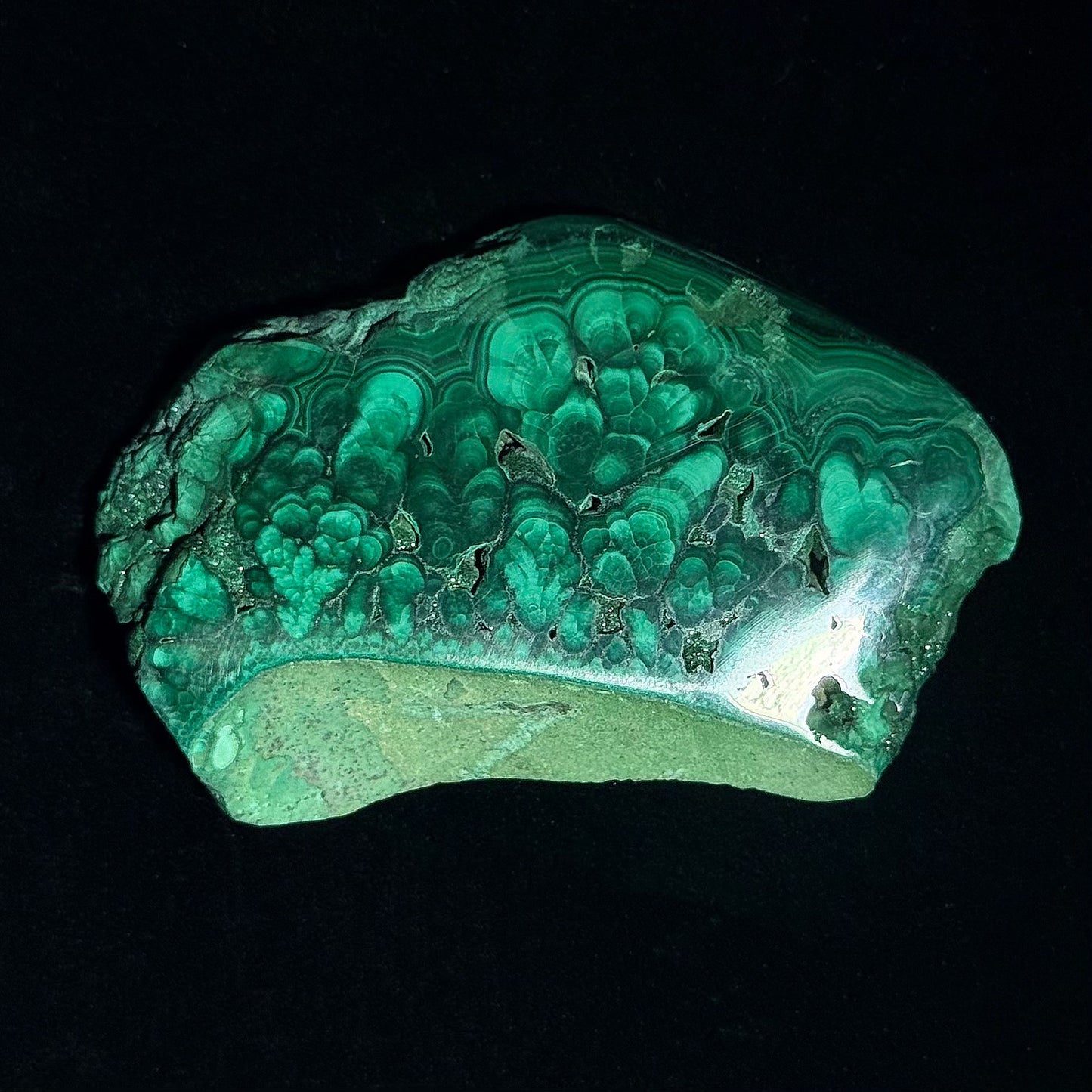 孔雀石片 - 中型｜天然孔雀石切片擺件｜Malachite Slab｜守護心輪・轉化負能量・招財事業・提升洞察力