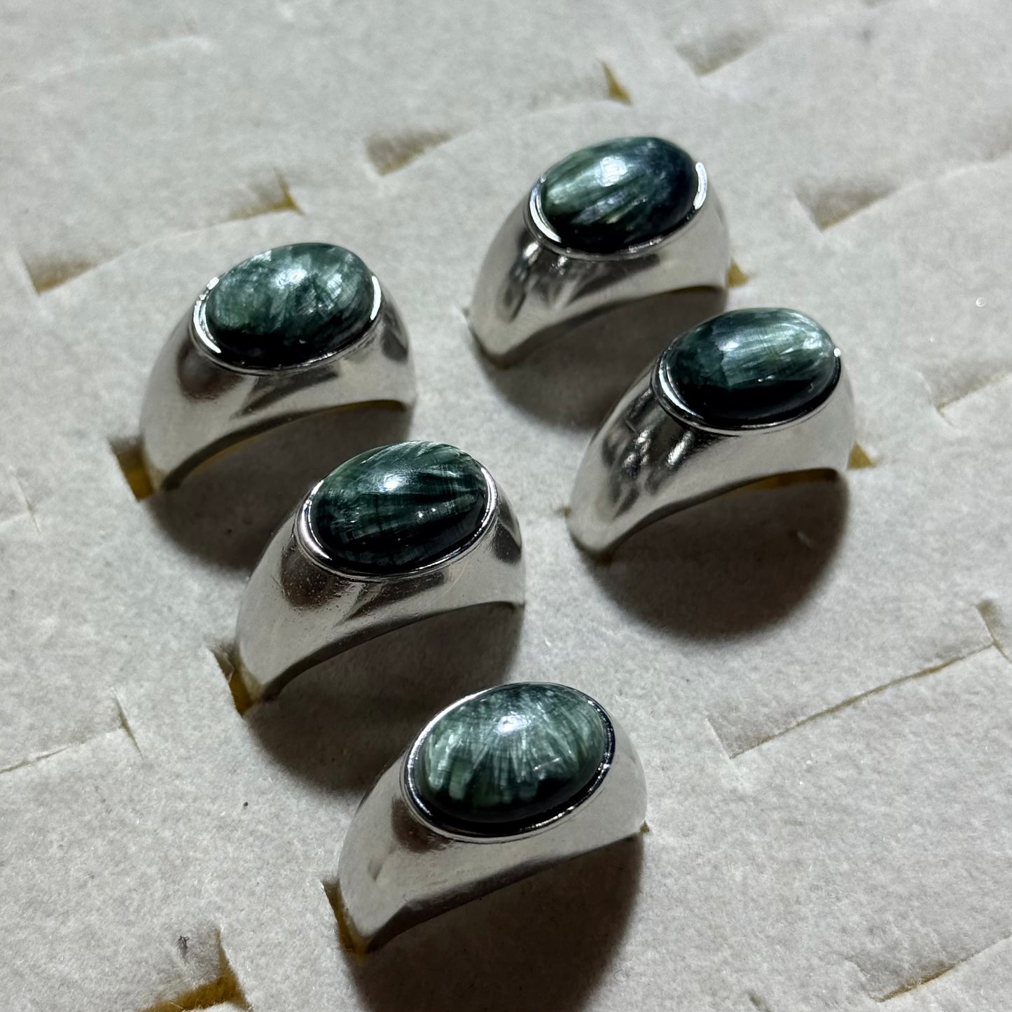 綠龍晶男裝鈦鋼戒指｜綠龍晶嵌入式不銹鋼戒指｜Men’s Stainless Steel Ring with Green Dragon Stone Inlay｜穩定情緒・勇氣行動・日常防敏配戴