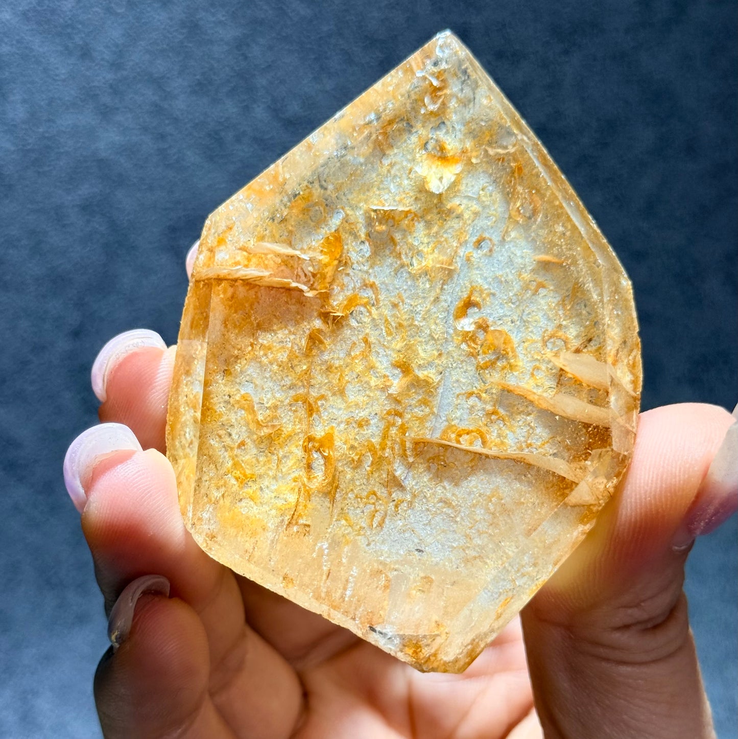 黃膠花隨形擺件｜天然水晶擺件｜Yellow Agate Flower Freeform｜陽光能量・招財聚氣・穩定心緒