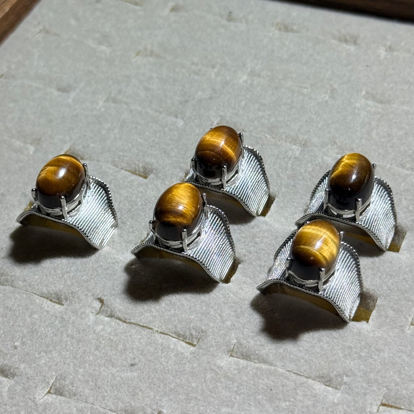 黃虎眼大蛋面四爪鈦鋼戒指｜天然水晶戒指｜Men’s Stainless Steel Ring with Large Oval Tiger’s Eye Cabochon｜勇氣自信・專注行動