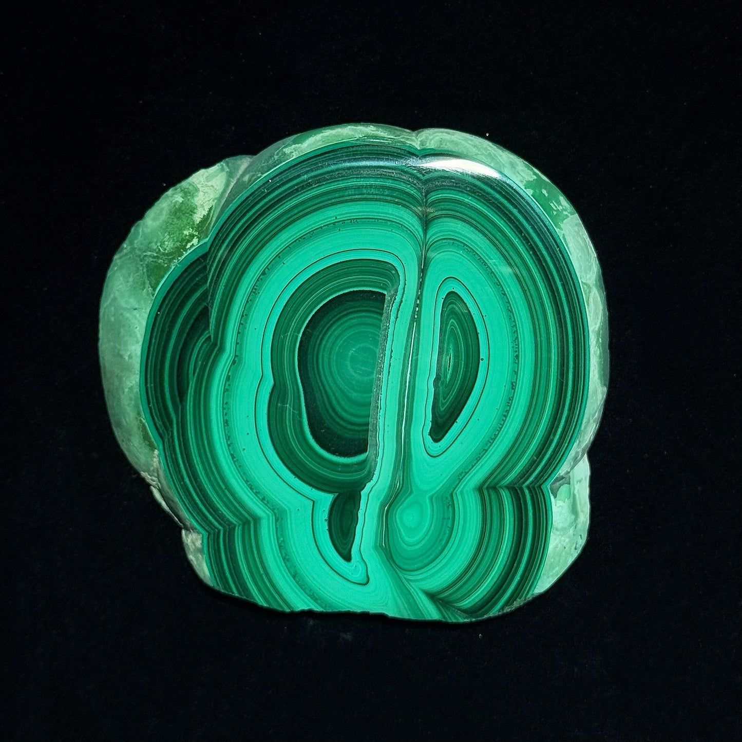 孔雀石片 - 中型｜天然孔雀石切片擺件｜Malachite Slab｜守護心輪・轉化負能量・招財事業・提升洞察力