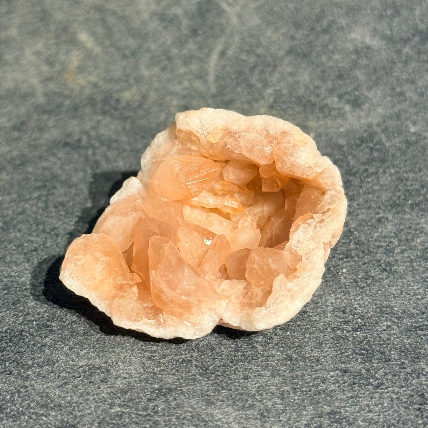 阿根廷粉晶洞｜天然粉紫晶晶洞擺件｜Pink Amethyst Geode｜招桃花・療癒情緒・提升人緣