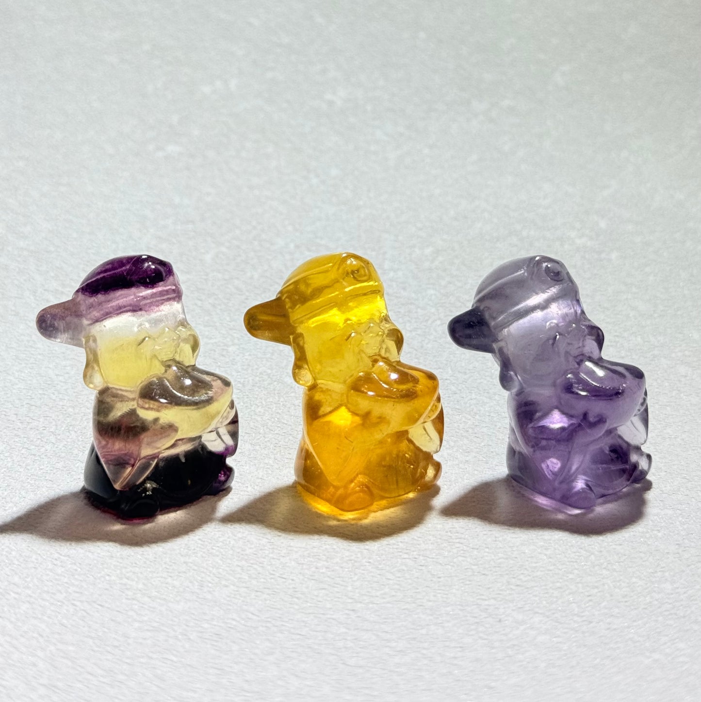 糖果螢石財神｜天然水晶雕刻擺件｜Candy Fluorite God of Wealth｜聚財守護・調和磁場・提升靈感