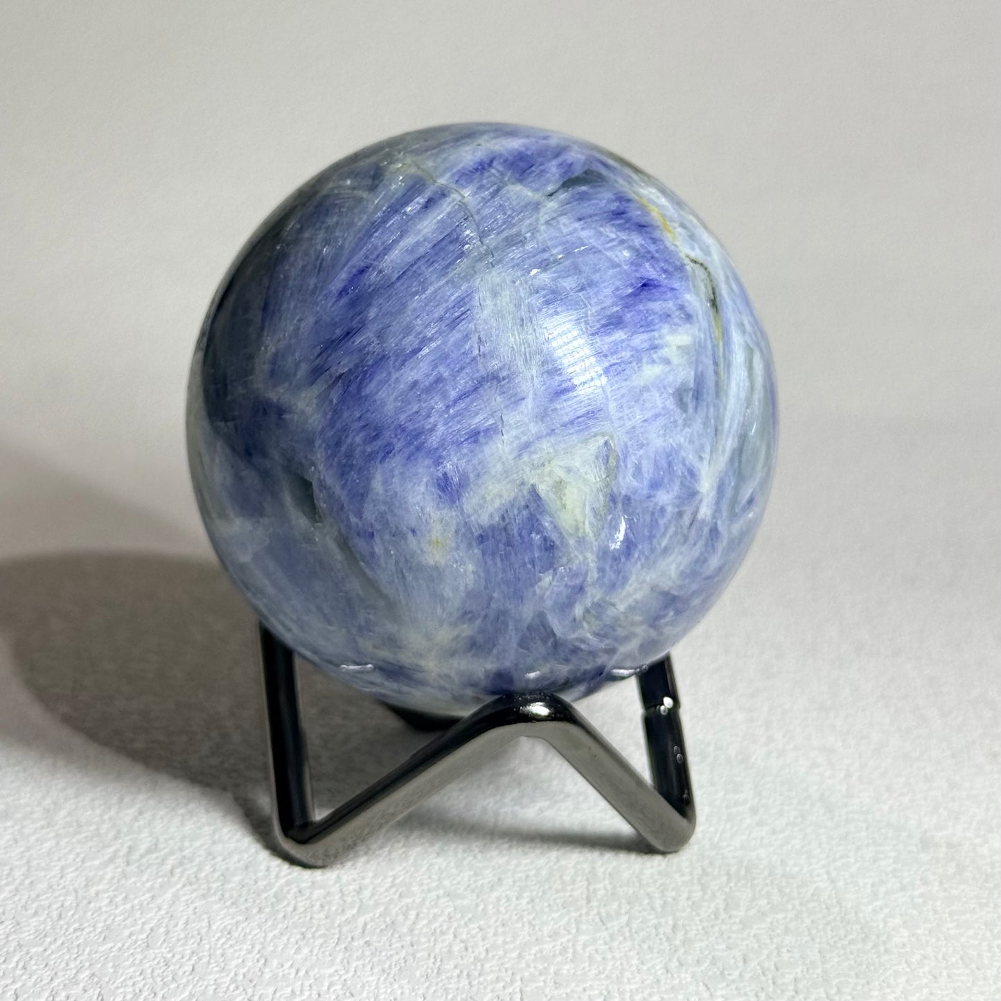 藍晶石球｜天然水晶球｜Kyanite Sphere｜穩定情緒・提升溝通・淨化磁場