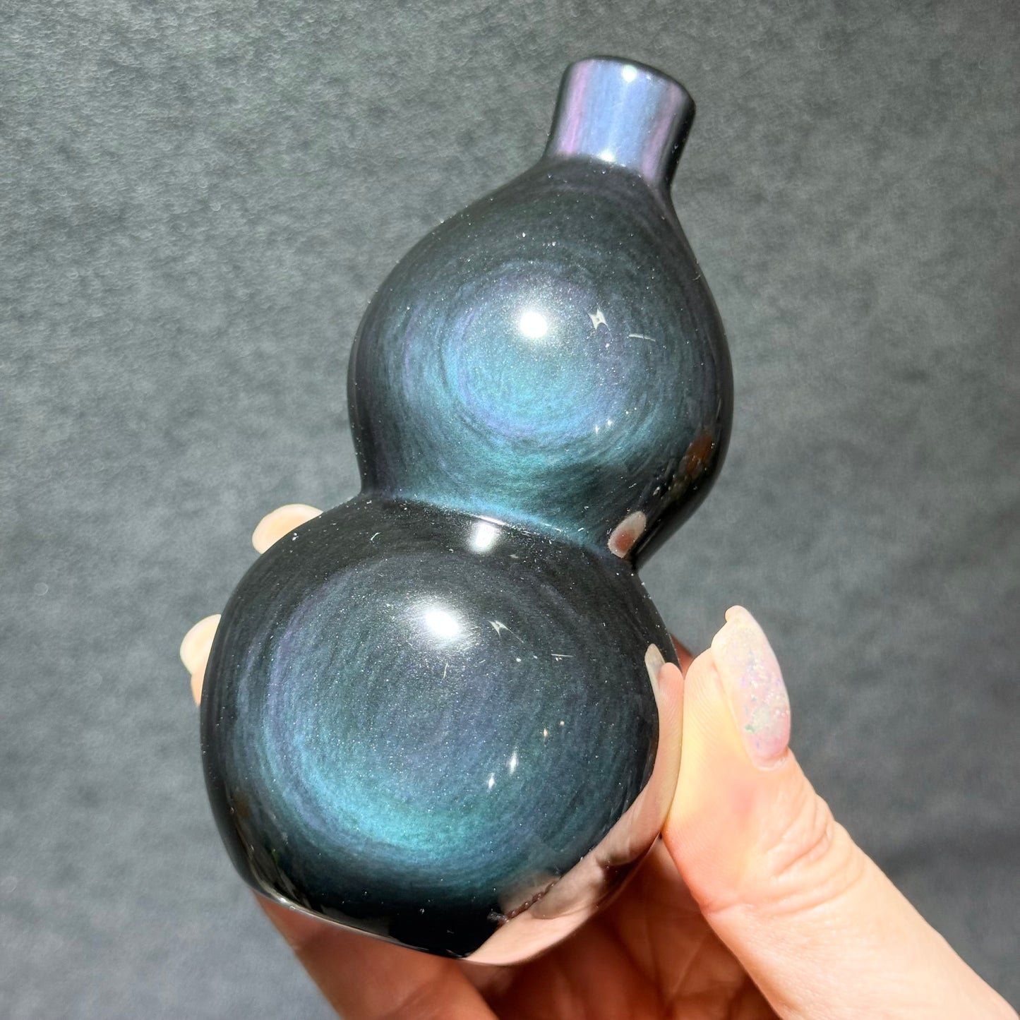 收藏級藍紫光彩曜石葫蘆｜絲絨彩曜光天然彩曜石立體雕刻擺件｜Rare Blue & Purple Sheen Rainbow Obsidian Gourd from Mexico｜穩定情緒・守護空間・納福寓意