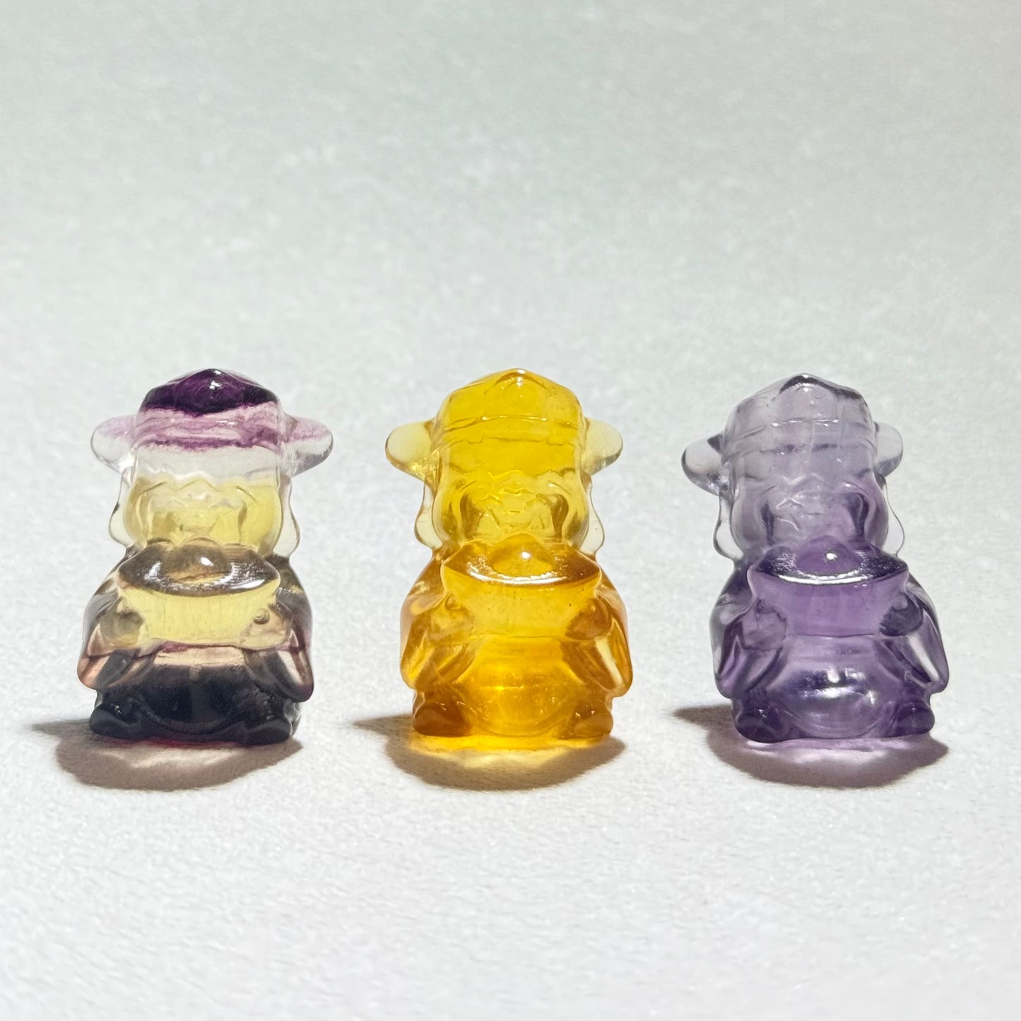 糖果螢石財神｜天然水晶雕刻擺件｜Candy Fluorite God of Wealth｜聚財守護・調和磁場・提升靈感