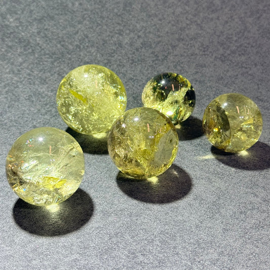 爆彩黃水晶球 5.9cm｜天然水晶球｜Crackled Yellow Citrine Sphere｜招財聚氣・自信行動・好心情能量