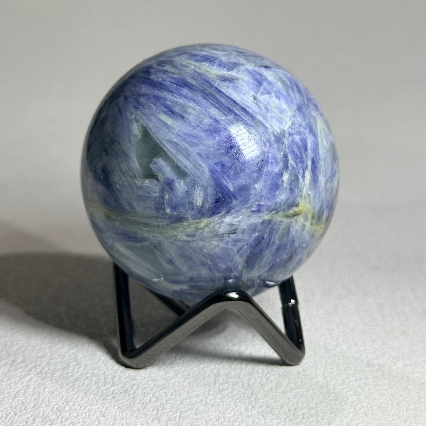 藍晶石球｜天然水晶球｜Kyanite Sphere｜穩定情緒・提升溝通・淨化磁場