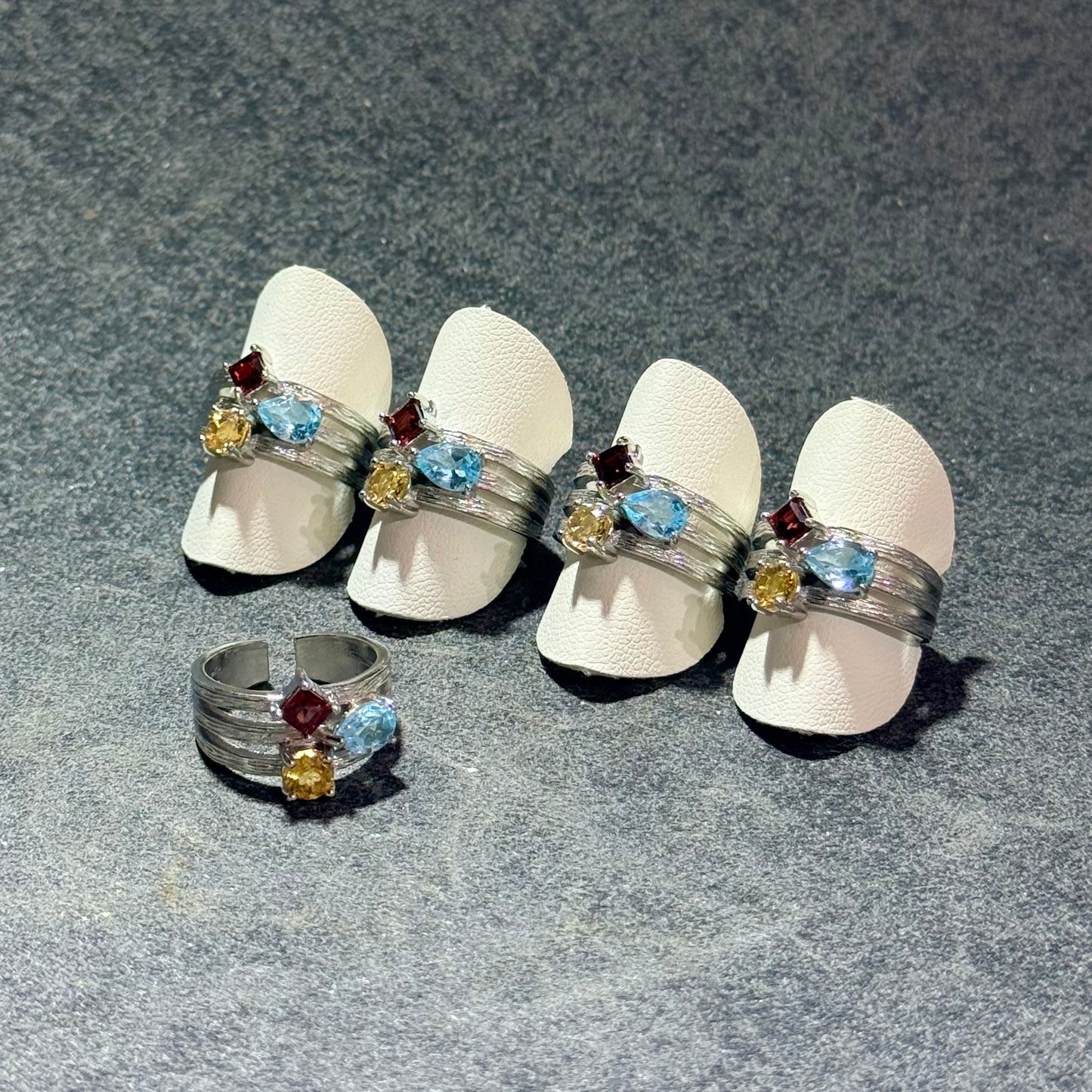 多寶（石榴石、藍托帕石、黃水晶）鈦鋼戒指