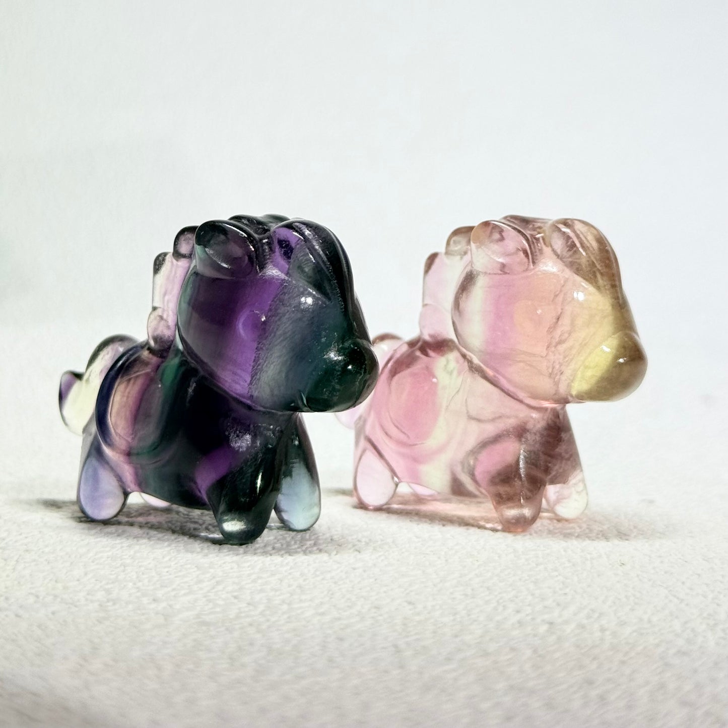 精品千層螢石小馬手工雕件｜天然千層螢石雕刻｜Fluorite Horse Carving｜智慧靈動・提昇專注・精品擺件