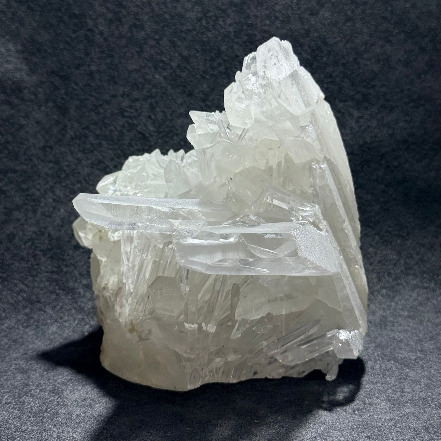 白水晶簇 13cm｜天然白水晶原礦簇 ｜Clear Quartz Cluster｜淨化空間・放大意念・水晶充電平台