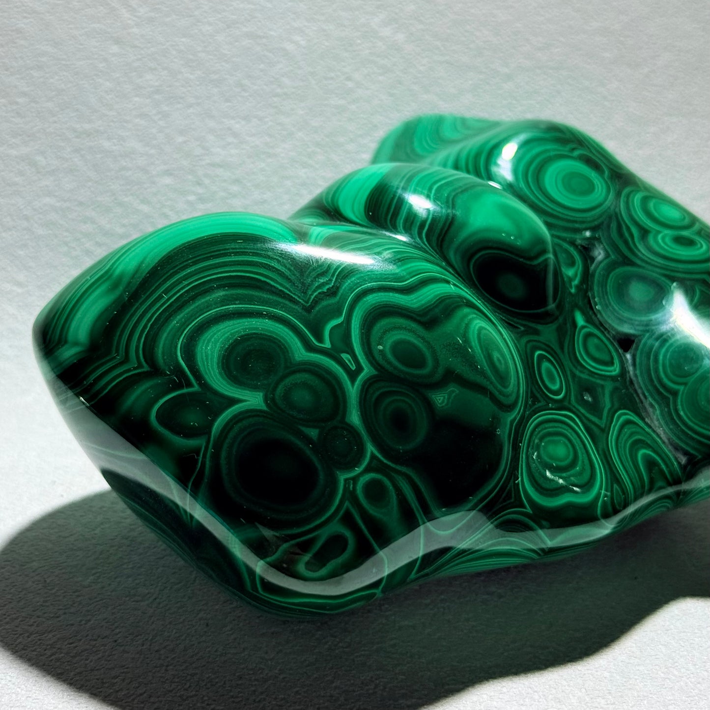 孔雀石隨形拋光擺件｜天然原礦擺件｜Malachite Polished Freeform｜轉化保護・淨化負能量・打開心輪