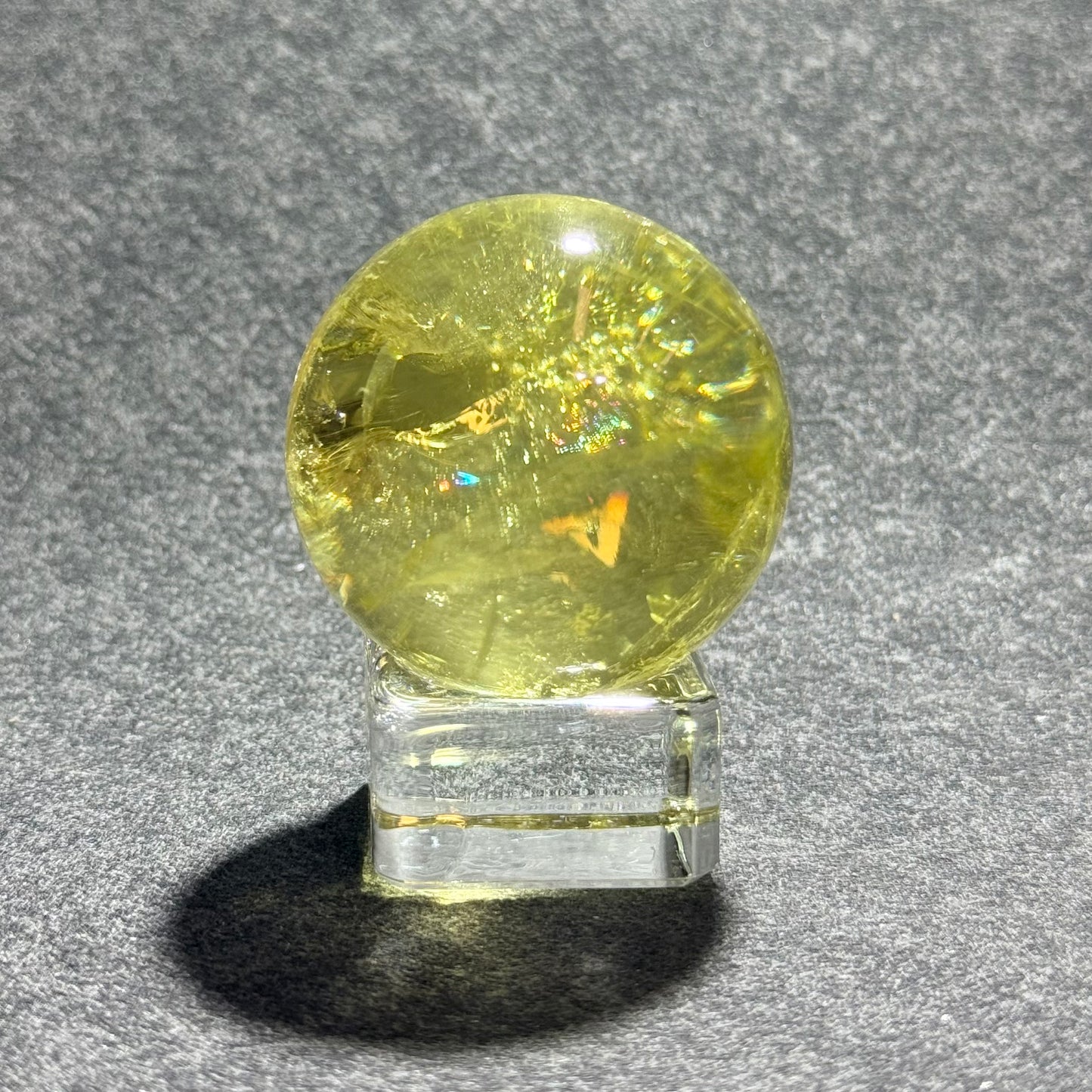 爆彩黃水晶球 4cm｜天然水晶球｜Crackled Yellow Citrine Sphere｜招財聚氣・自信行動・好心情能量