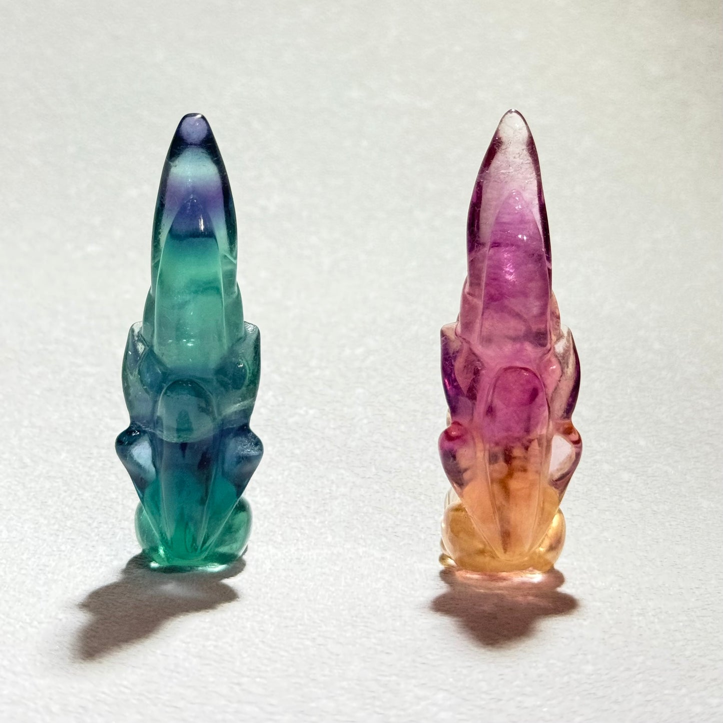 糖果螢石直立九尾狐｜天然水晶雕刻｜Candy Fluorite Nine‑Tailed Fox｜人緣桃花・事業貴人・靈感守護