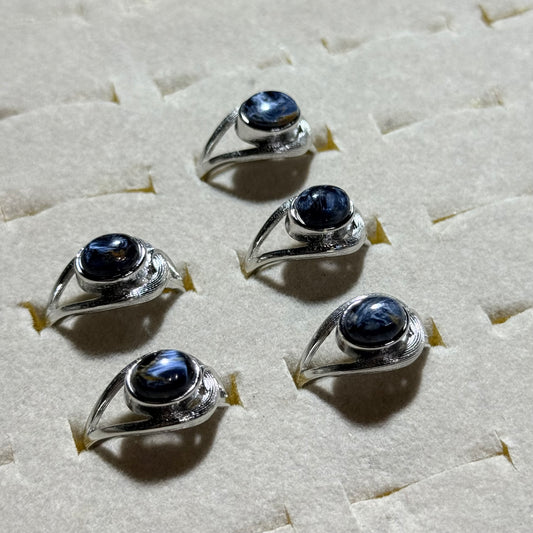 彼德石鈦鋼戒指｜天然水晶不銹鋼戒指｜Men’s Stainless Steel Ring with Pietersite Cabochon｜轉化成長・直覺洞察・日常防敏配戴