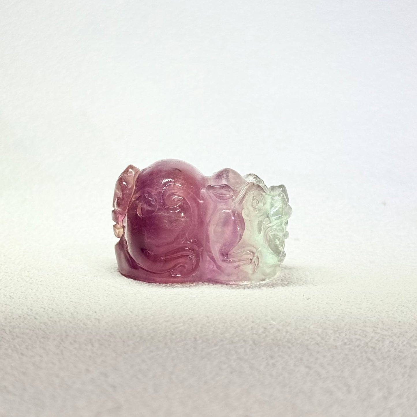 精品糖果千層貔貅｜天然千層螢石貔貅雕件｜Candy Layer Fluorite Pixiu｜招財聚氣・守財擋煞・提升專注