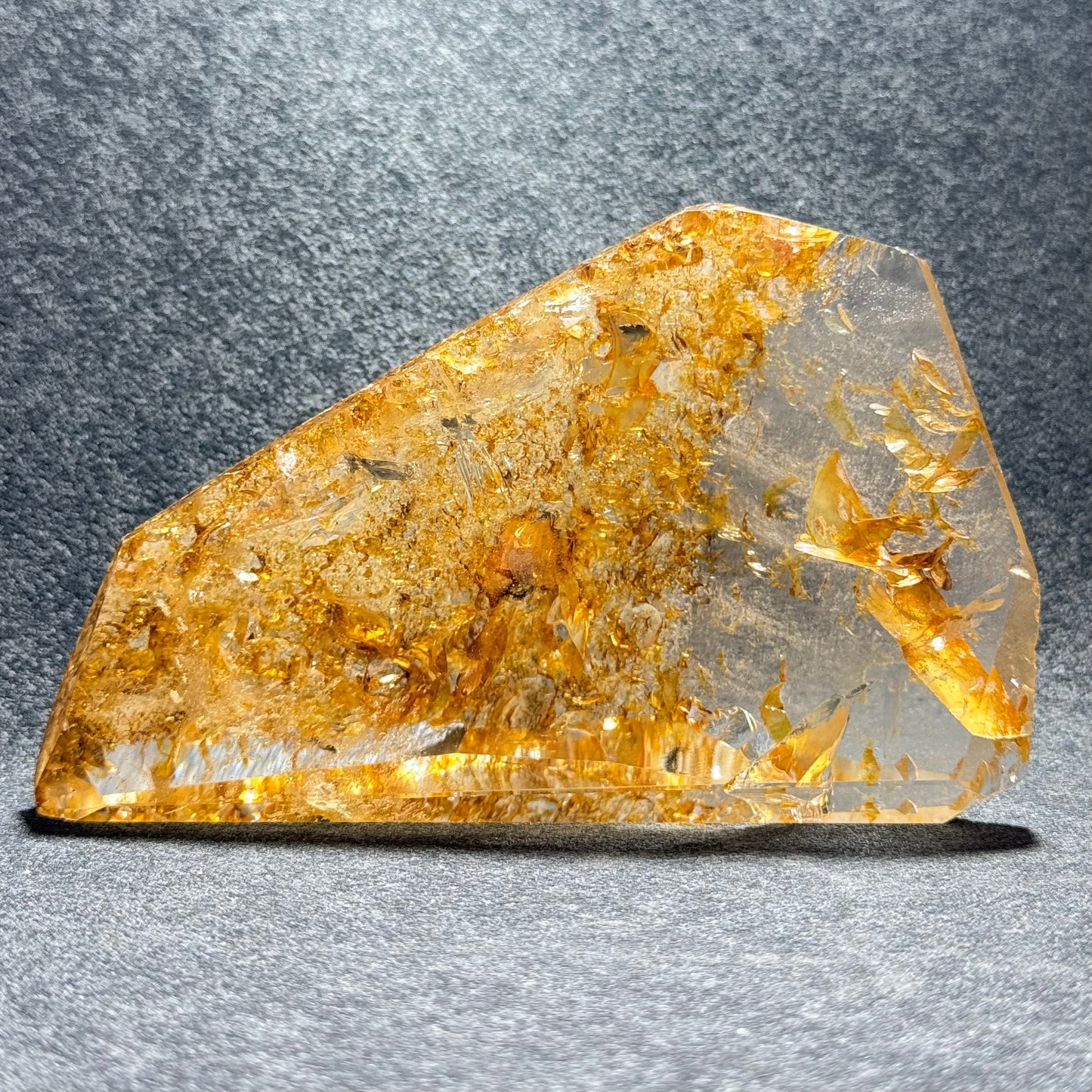 黃膠花隨形擺件｜天然水晶擺件｜Yellow Agate Flower Freeform｜陽光能量・招財聚氣・穩定心緒
