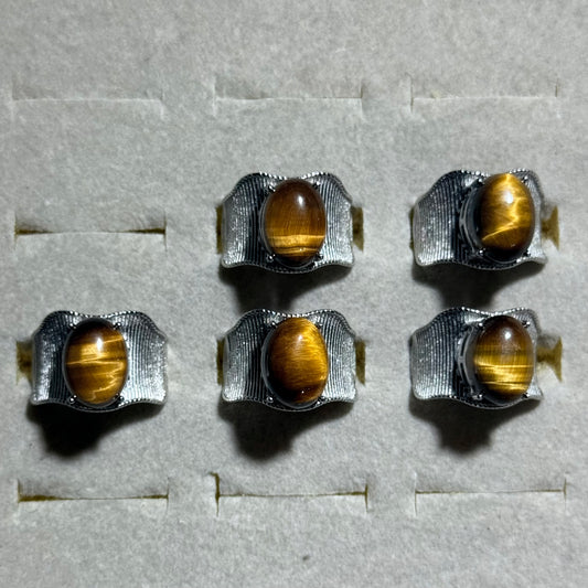黃虎眼大蛋面四爪鈦鋼戒指｜天然水晶戒指｜Men’s Stainless Steel Ring with Large Oval Tiger’s Eye Cabochon｜勇氣自信・專注行動