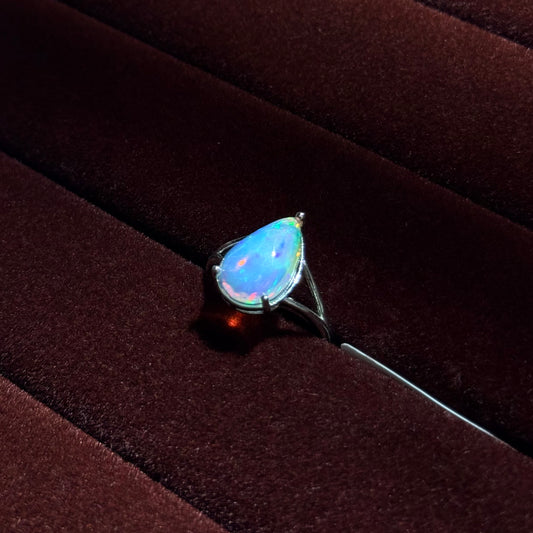 水滴形澳寶合金戒托戒指｜天然水晶戒指｜Teardrop Opal Alloy Ring｜柔和光彩・直覺靈感・日常配戴