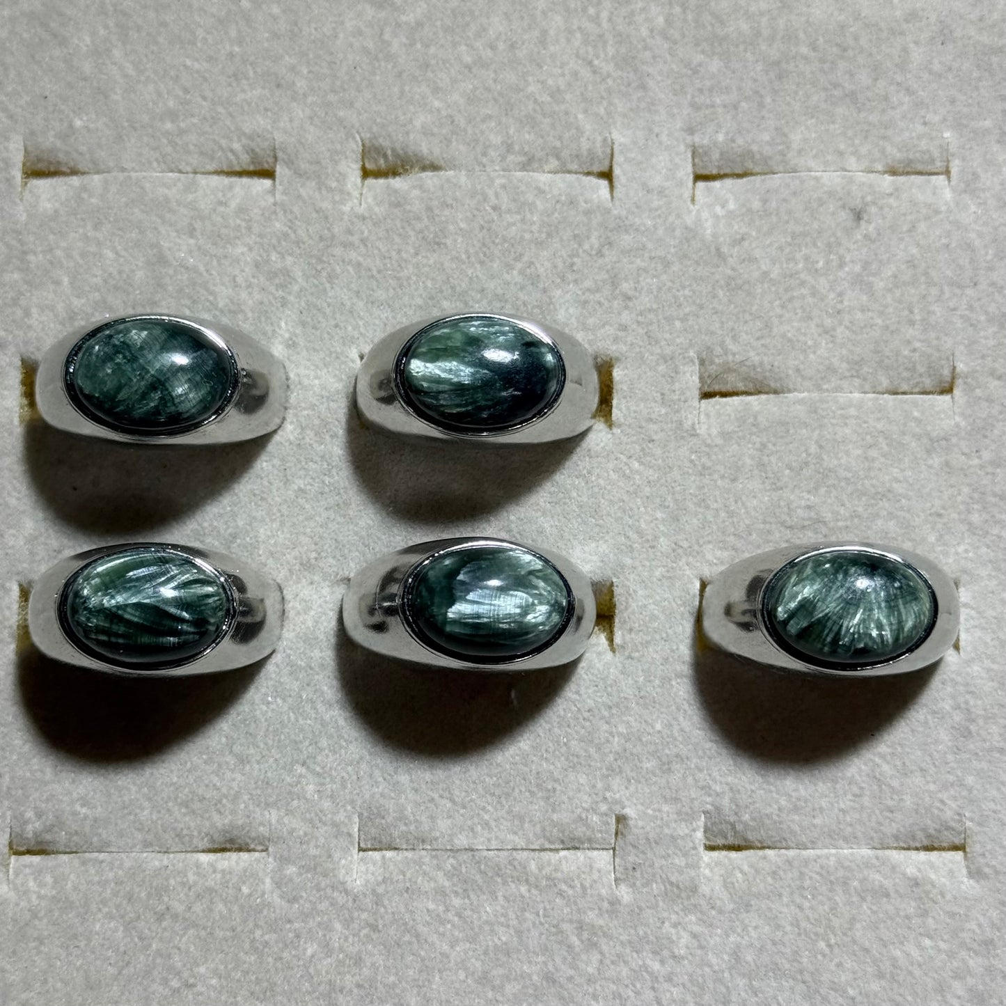 綠龍晶男裝鈦鋼戒指｜綠龍晶嵌入式不銹鋼戒指｜Men’s Stainless Steel Ring with Green Dragon Stone Inlay｜穩定情緒・勇氣行動・日常防敏配戴